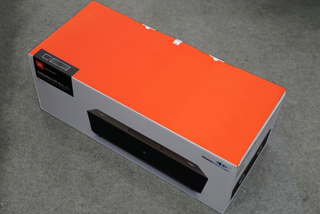 Mở hộp loa không dây dáng hoài cổ